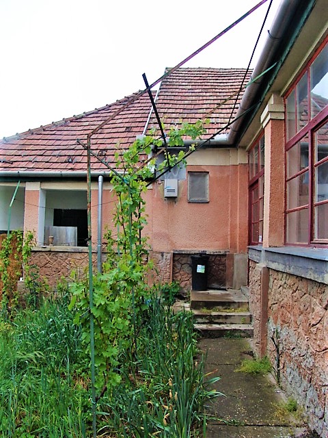 Csömör központjában felújítandó családi ház eladó